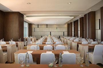 Santika Siligita Hotel 3*