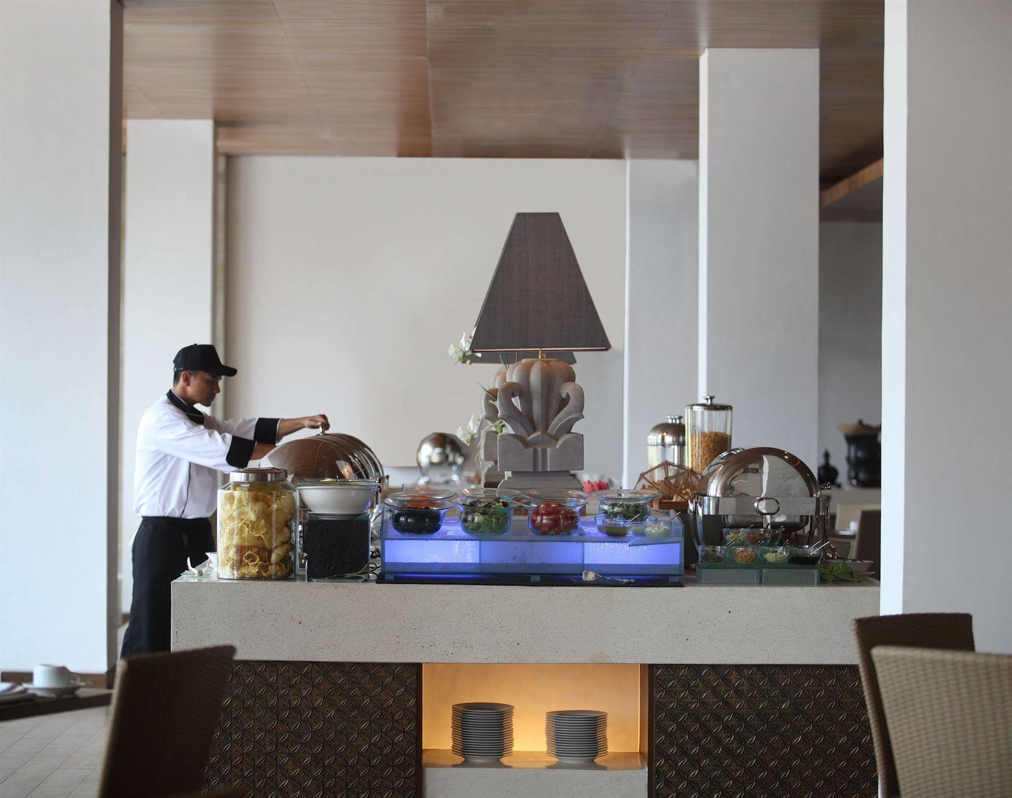 Hotel Santika Siligita 3*