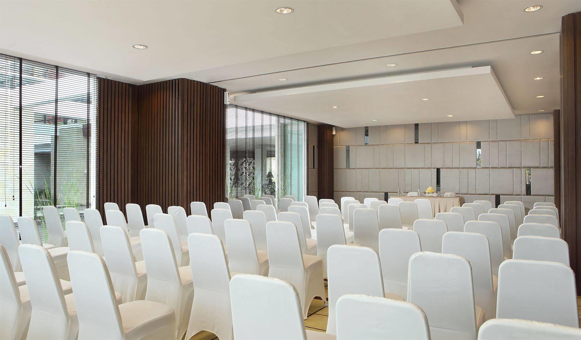 Hotel Santika Siligita 3*