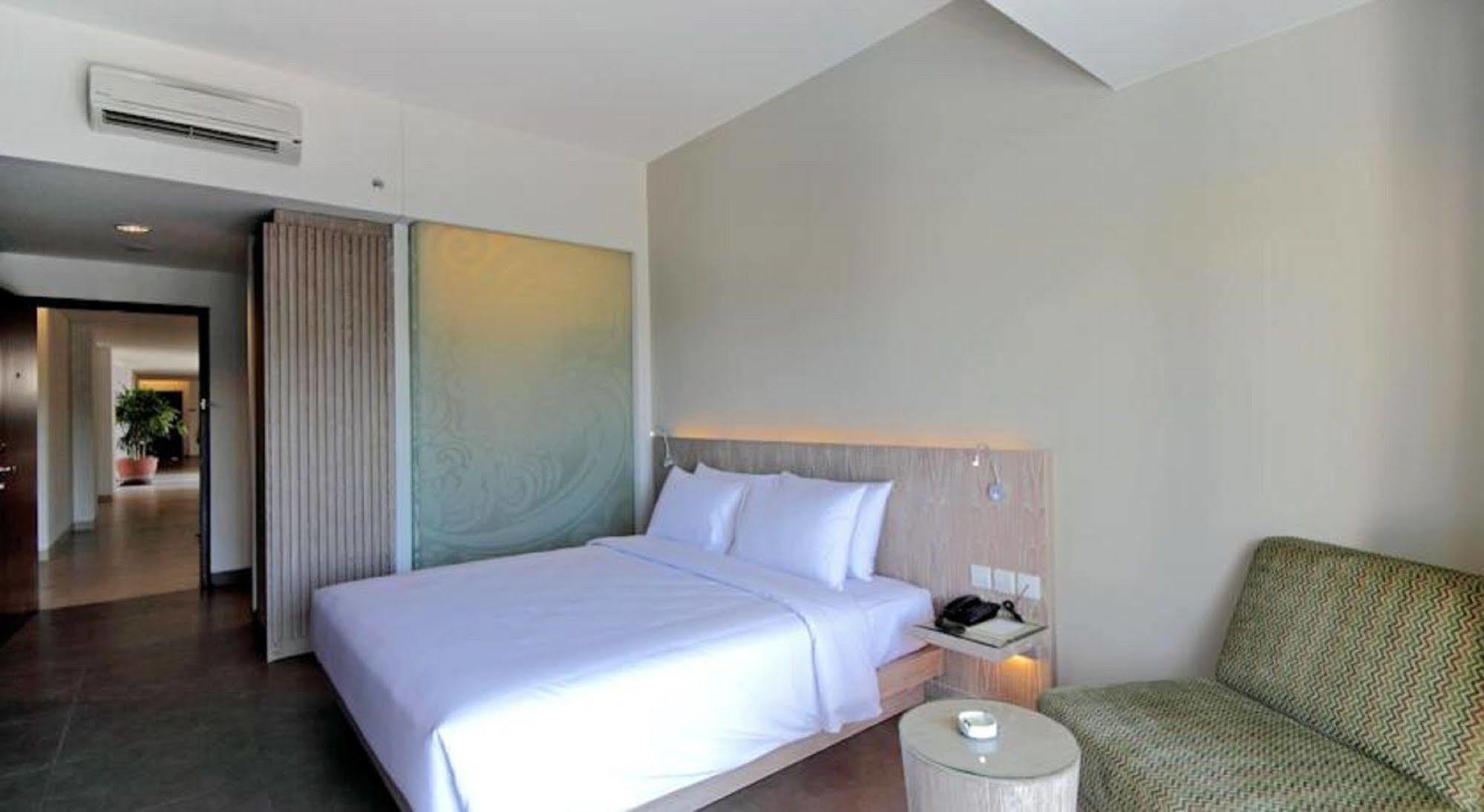 Hotel Santika Siligita 3*