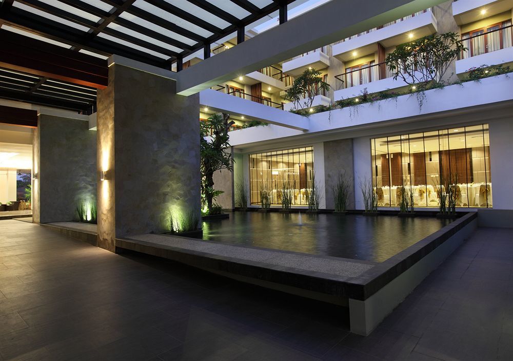 Santika Siligita Hotel 3*
