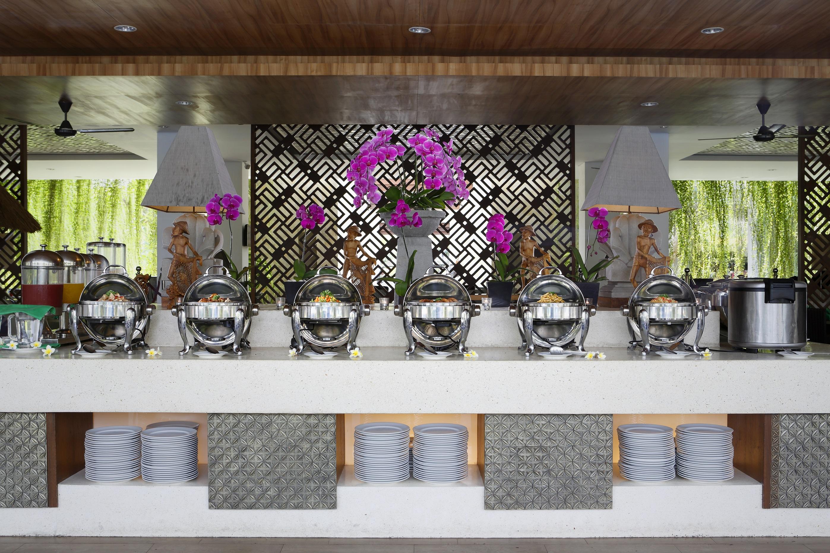 Santika Siligita Hotel 3*